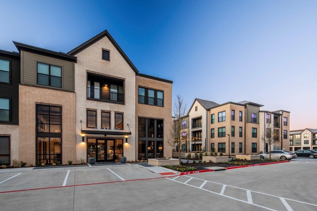 Aura 3Twenty Apartments in McKinney, Texas Exterior