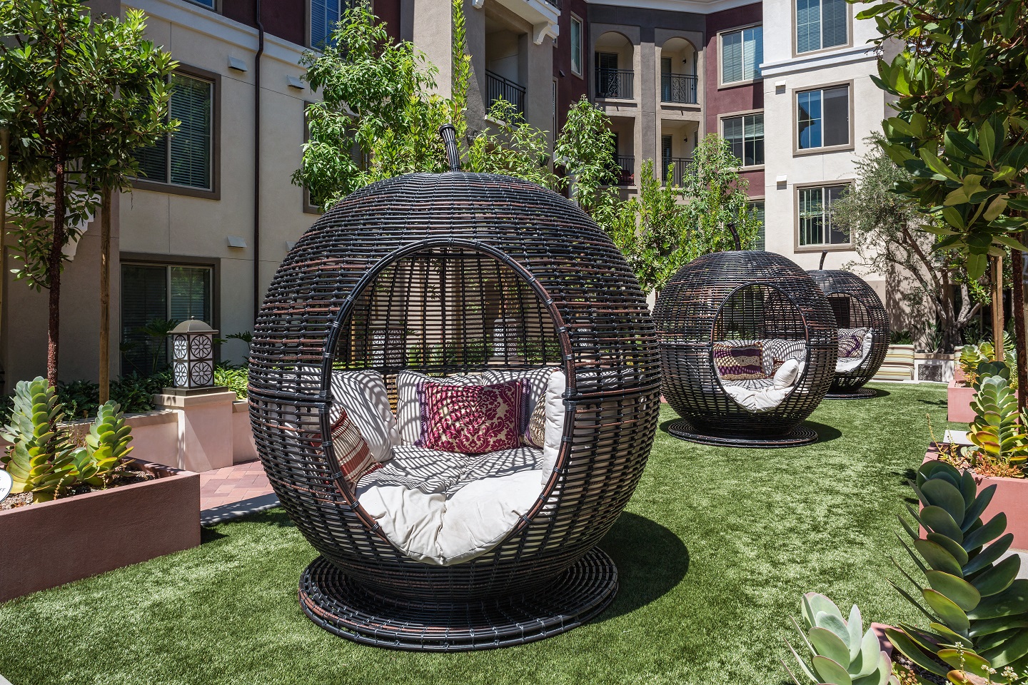 Ave_5_Adagio_Pod_Courtyard_Mission Viejo