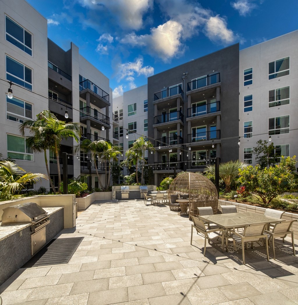 Park on First Apartments Outdoor Courtyard and Seating