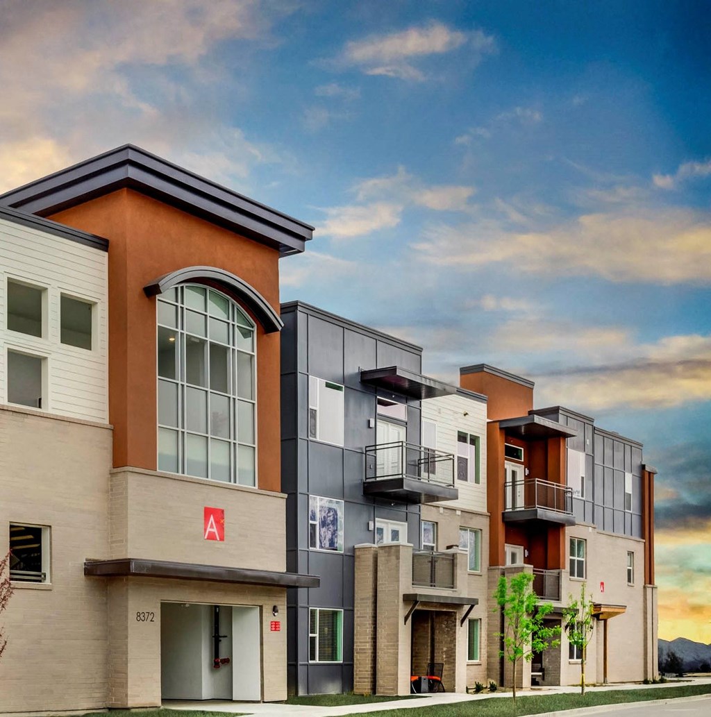 picture of an apartment building