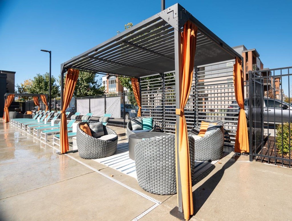 Axio 8400 Poolside Lounge Chairs