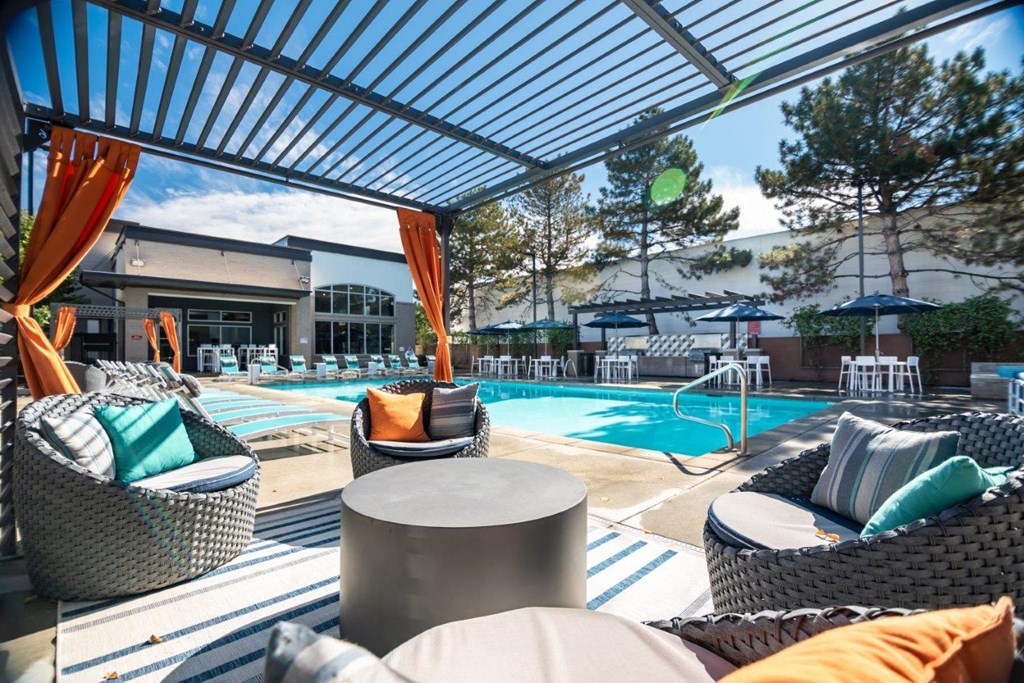 Axio 8400 Pool and Lounge Chairs