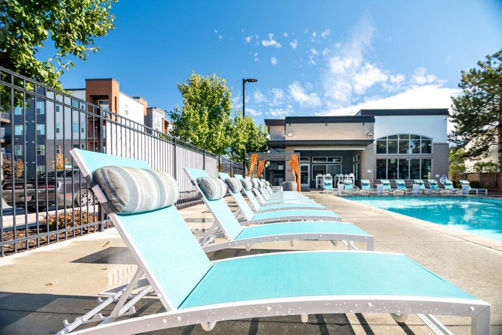 Axio 8400 Pool and Lounge Chairs