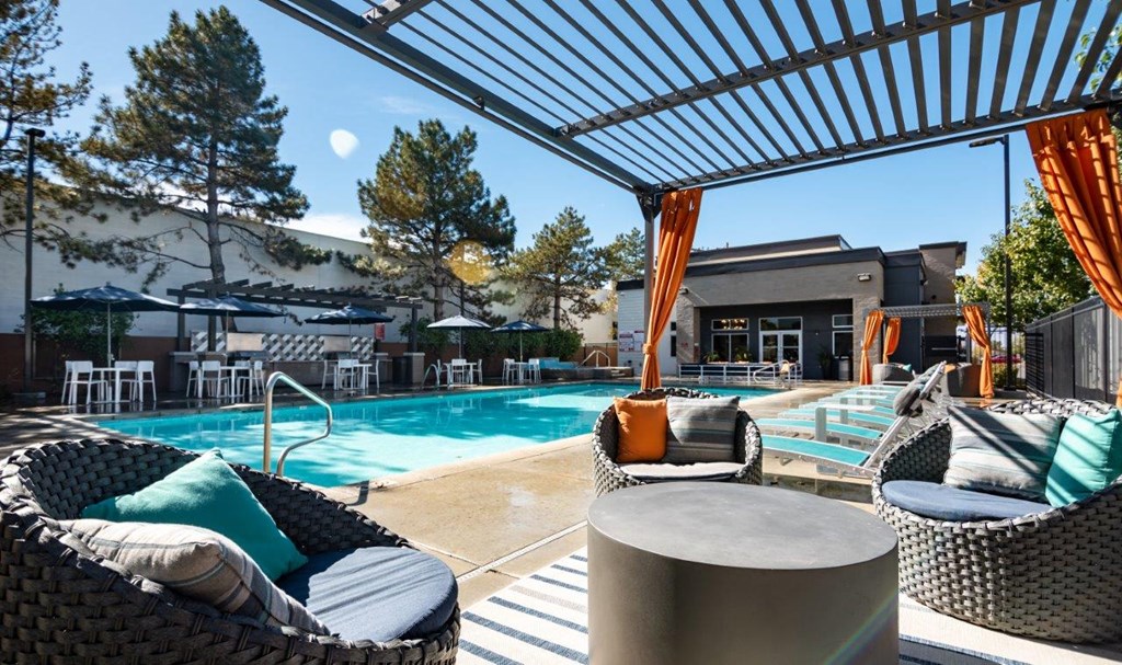 Axio 8400 Pool and Lounge Chairs