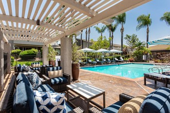 Axiom Tustin Apartments Swimming Pool with Lounge Options - Photo Gallery 6