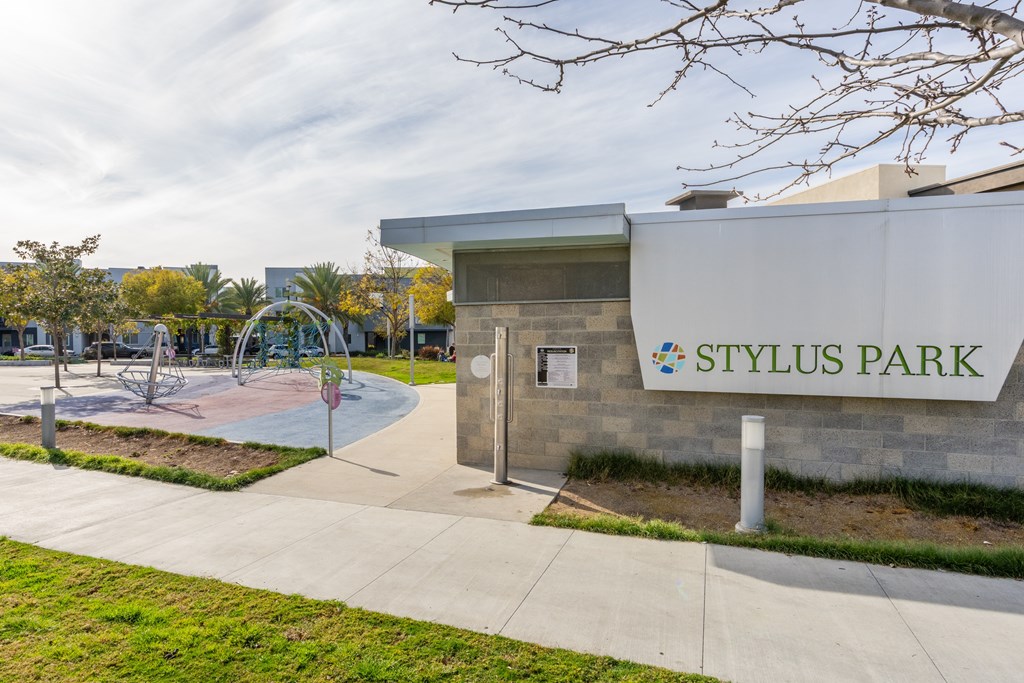 A sign that says Stylus Park is on a wall.