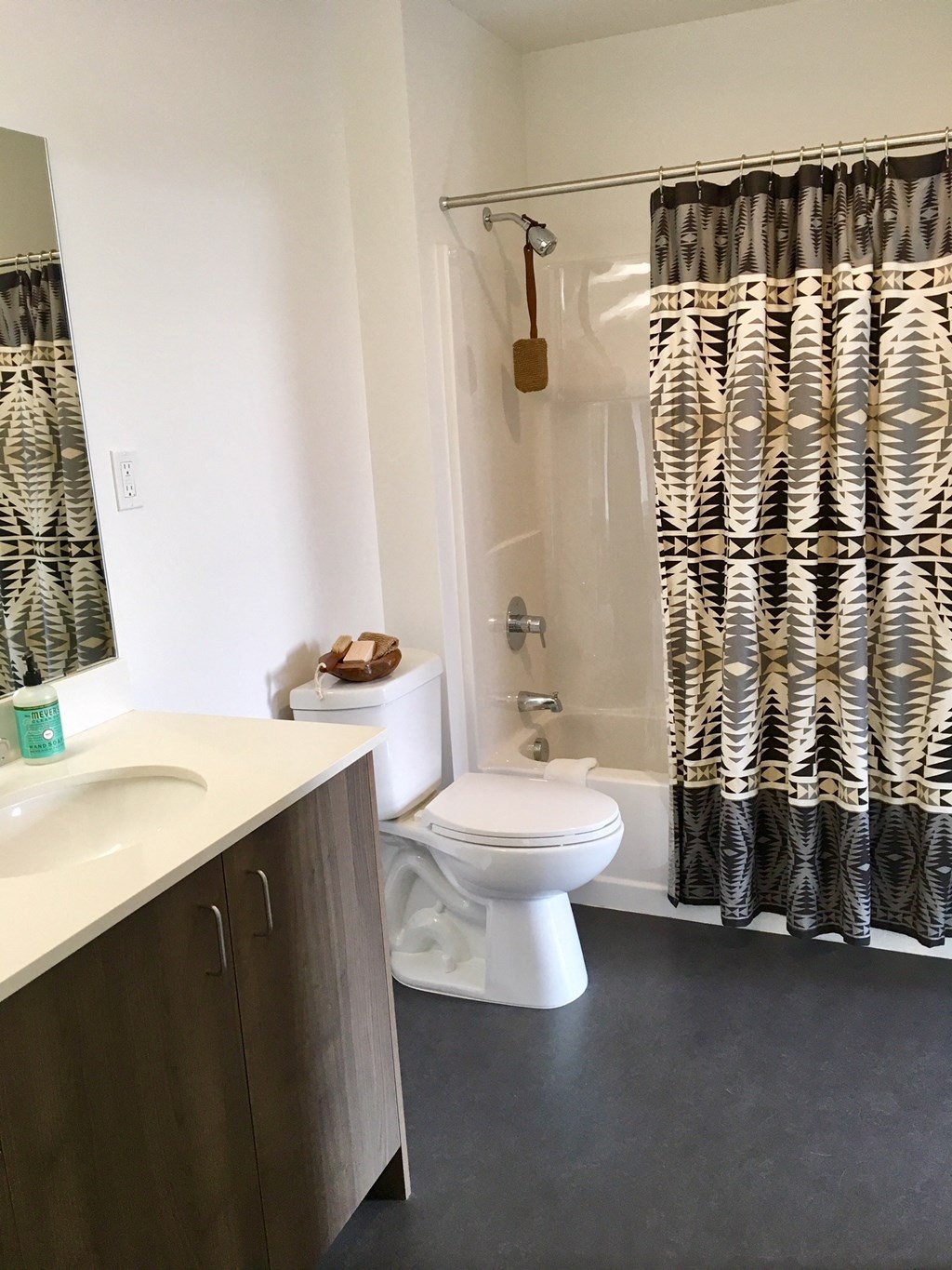 RangeApartments_Bend_Oregon_Interior_Bathroom