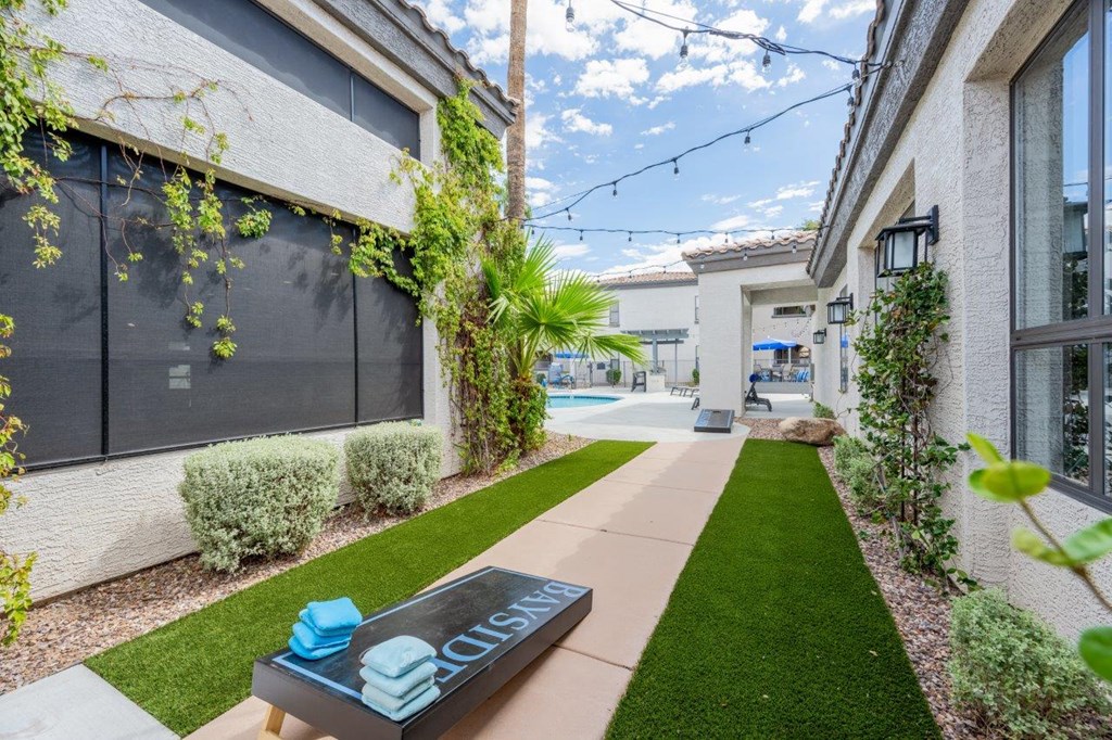Bayside Apartments Courtyard with Cornhole