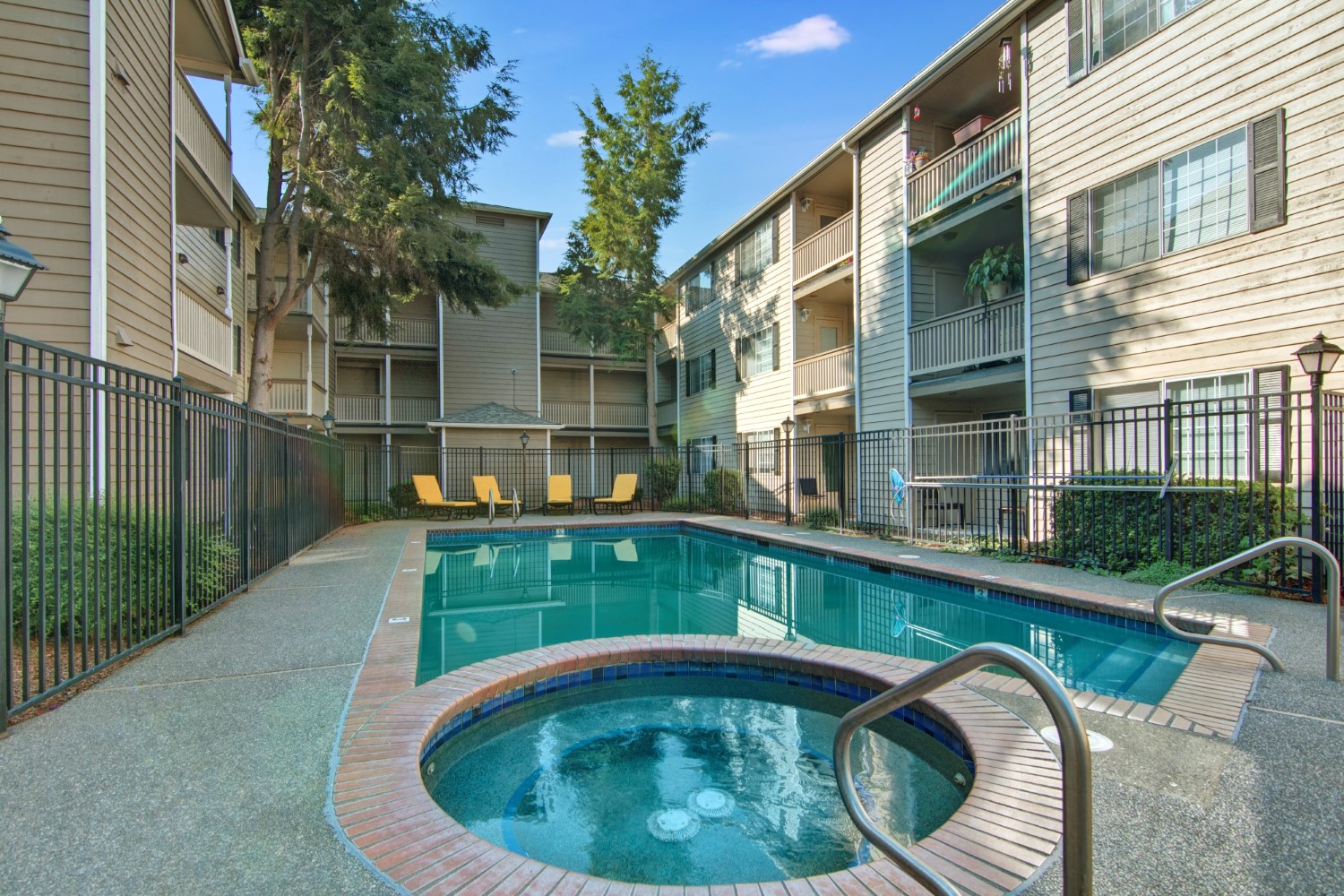 Bayview Apartment Homes Pool and Spa