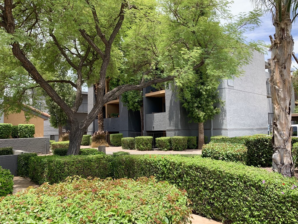 Biltmore on the Lake Apartments exterior