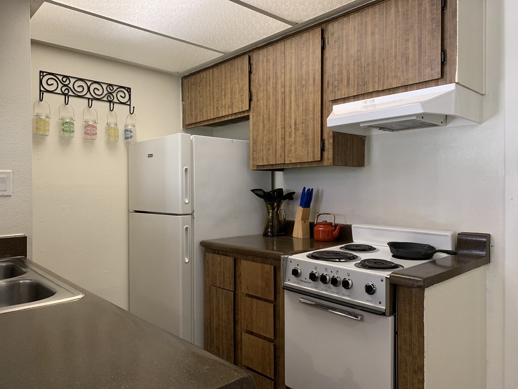 Biltmore on the Lake Apartments kitchen with white appliances