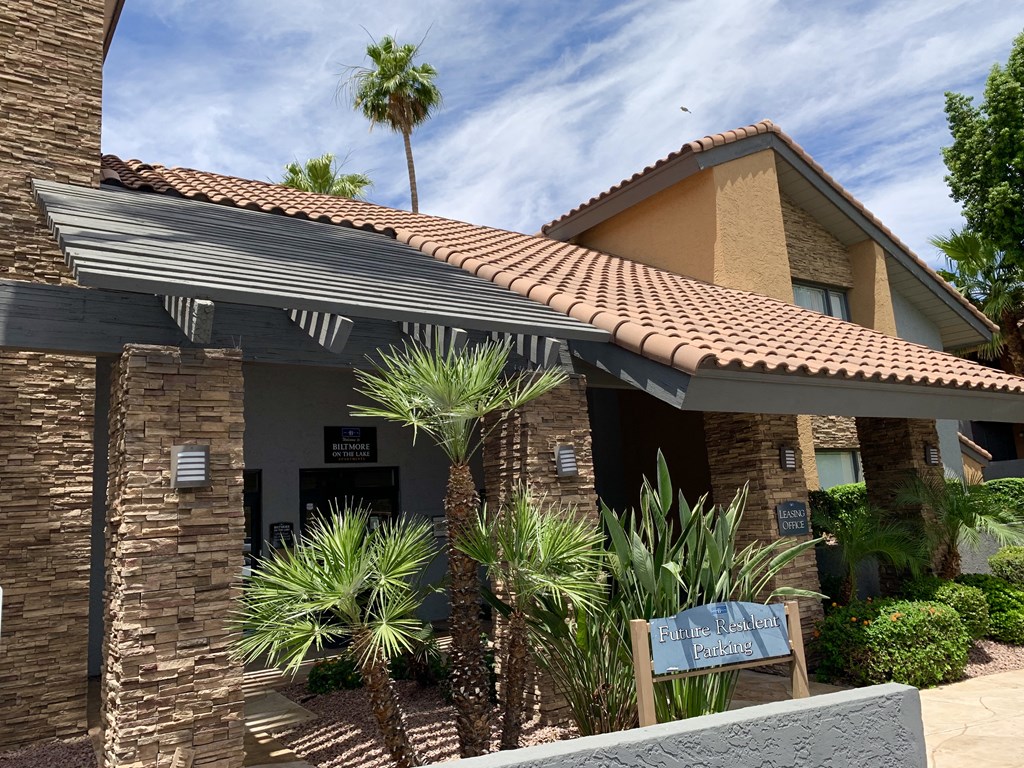 Biltmore on the Lake Apartments leasing office