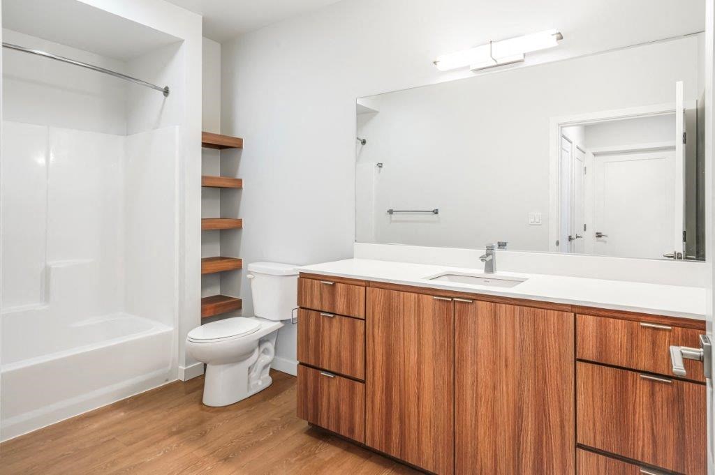 Blis Apartments Bathroom with Bathtub