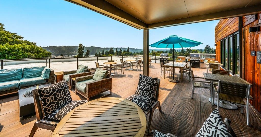 Blis Apartments Rooftop Patio with BBQ's