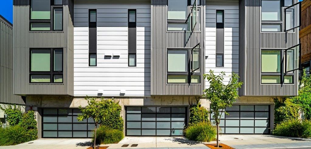 Blis Apartments Exterior and Garages