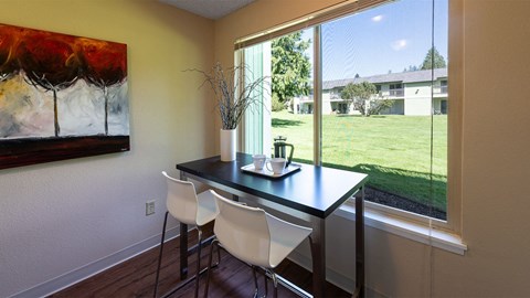 Reserve at Blueberry Park Dine Table at Window