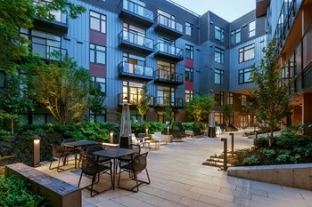 Boardwalk Exterior and Courtyard - Photo Gallery 4