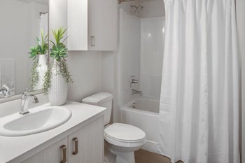 Brio Flats Bathroom - Photo Gallery 6