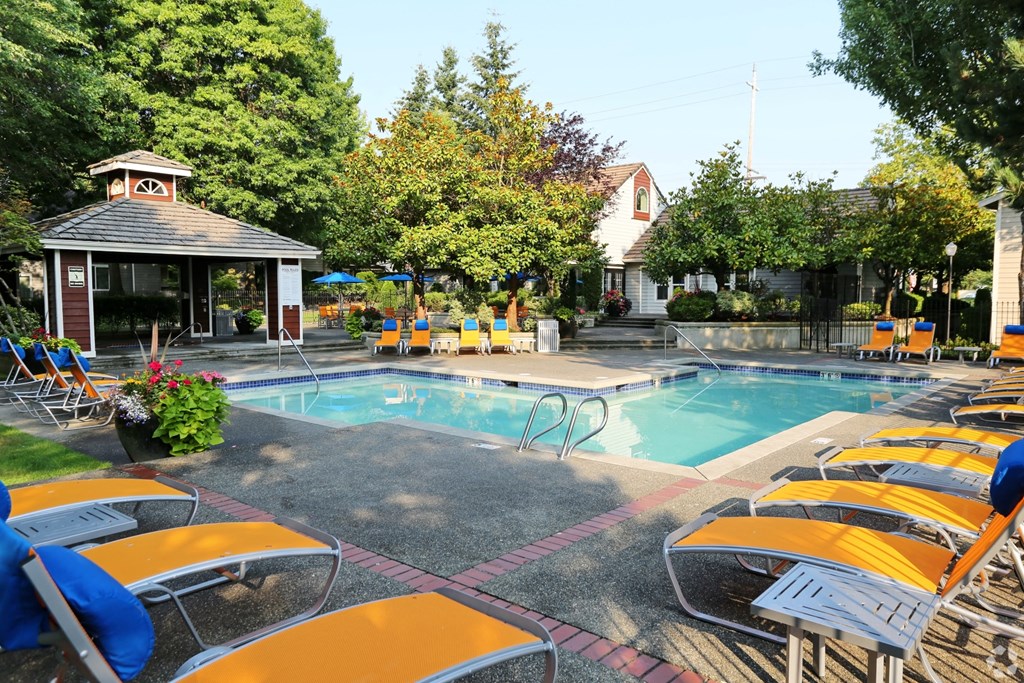 Fulton's Crossing and Landing Apartments pool with lounge chairs