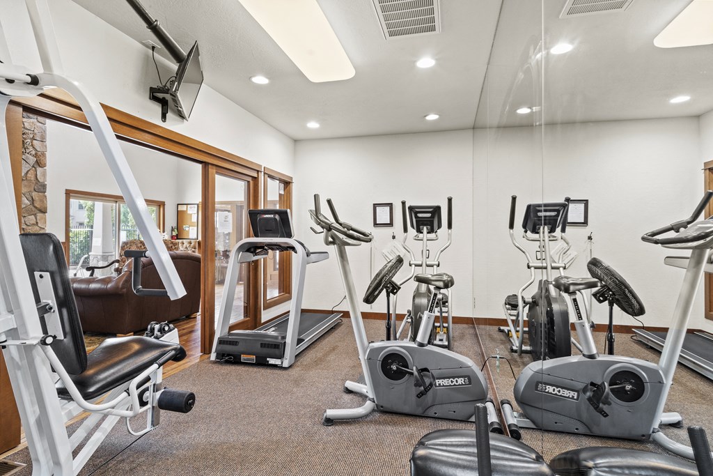 the gym at Ridgewood Apartments in Medford, OR
