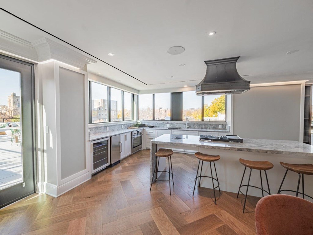 Capitol Rose Luxury Apartments in Washington, DC Clubhouse Lounge with Kitchen