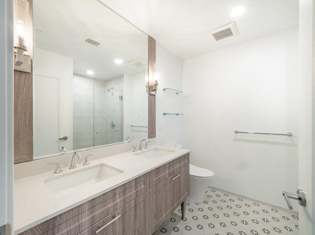 Capitol Rose Luxury Apartments in Washington, DC Bathroom