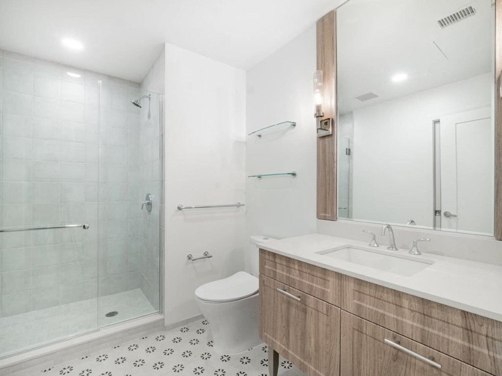 Capitol Rose Luxury Apartments in Washington, DC Bathroom