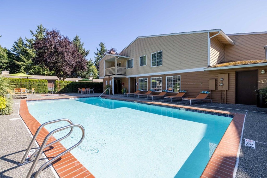 Cascadia Pointe Apartments in Everett, Washington Pool with Lounge Chairs