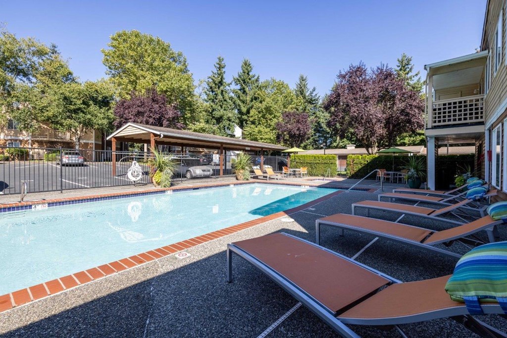 Cascadia Pointe Apartments in Everett, Washington Pool with Lounge Chairs