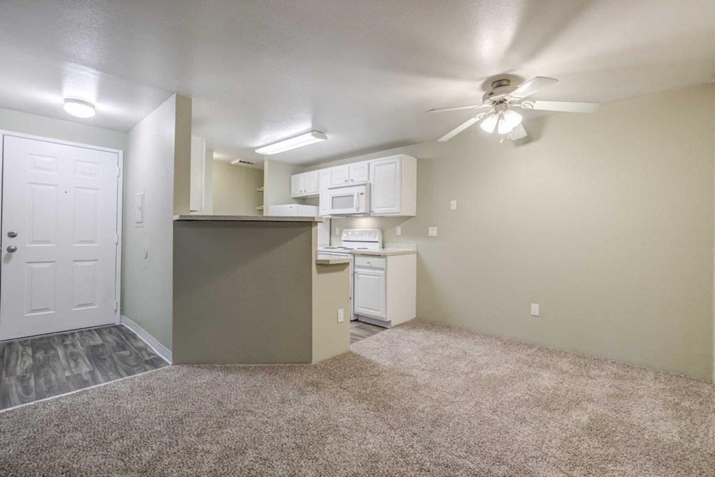 Cascadia Pointe Apartments in Everett, Washington Dining Area and Kitchen