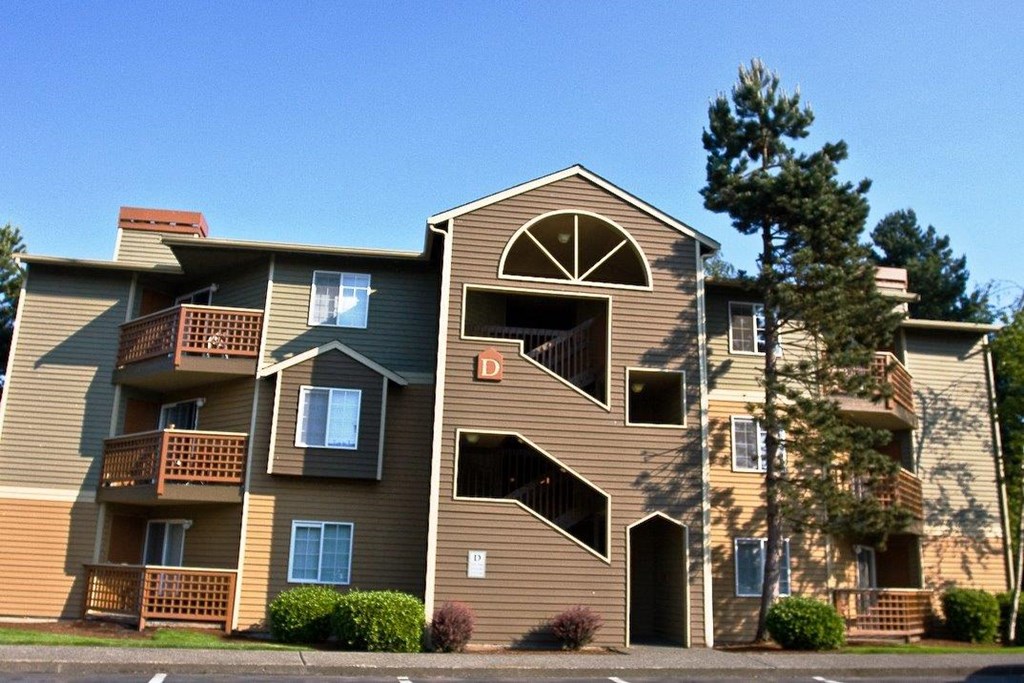 Cascadia Pointe Apartments in Everett, Washington Exterior
