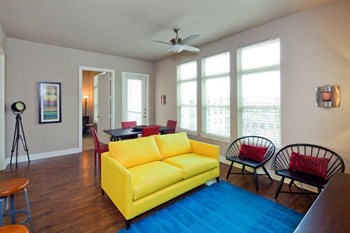 Trove Southtown Living and Dining Room with Large Windows Trove Southtown Living and Dining Room with Large Windows - Photo Gallery 5