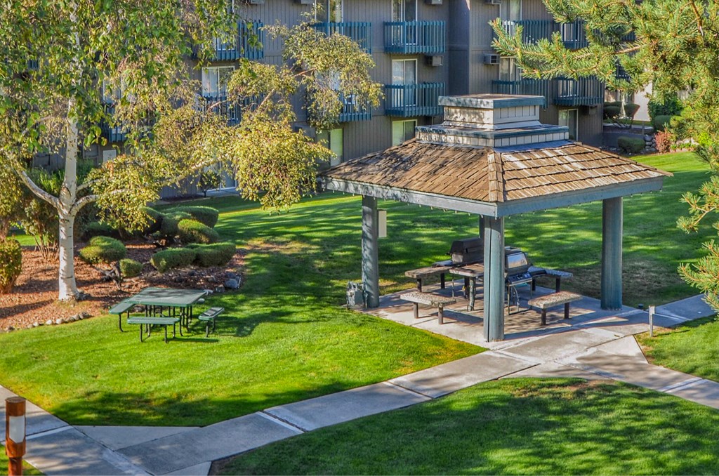 Clearwater Square Apartments Outdoor Gazebo and Landscaping