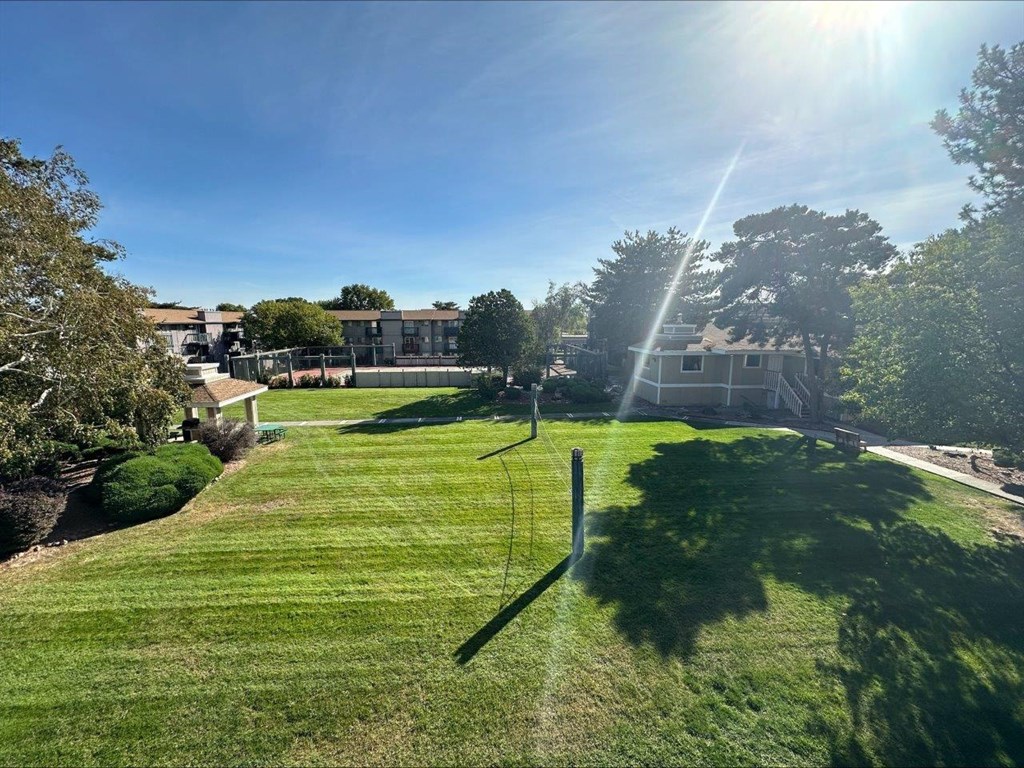 Clearwater Square Apartments in Kennewick, Washington Exterior and Courtyard
