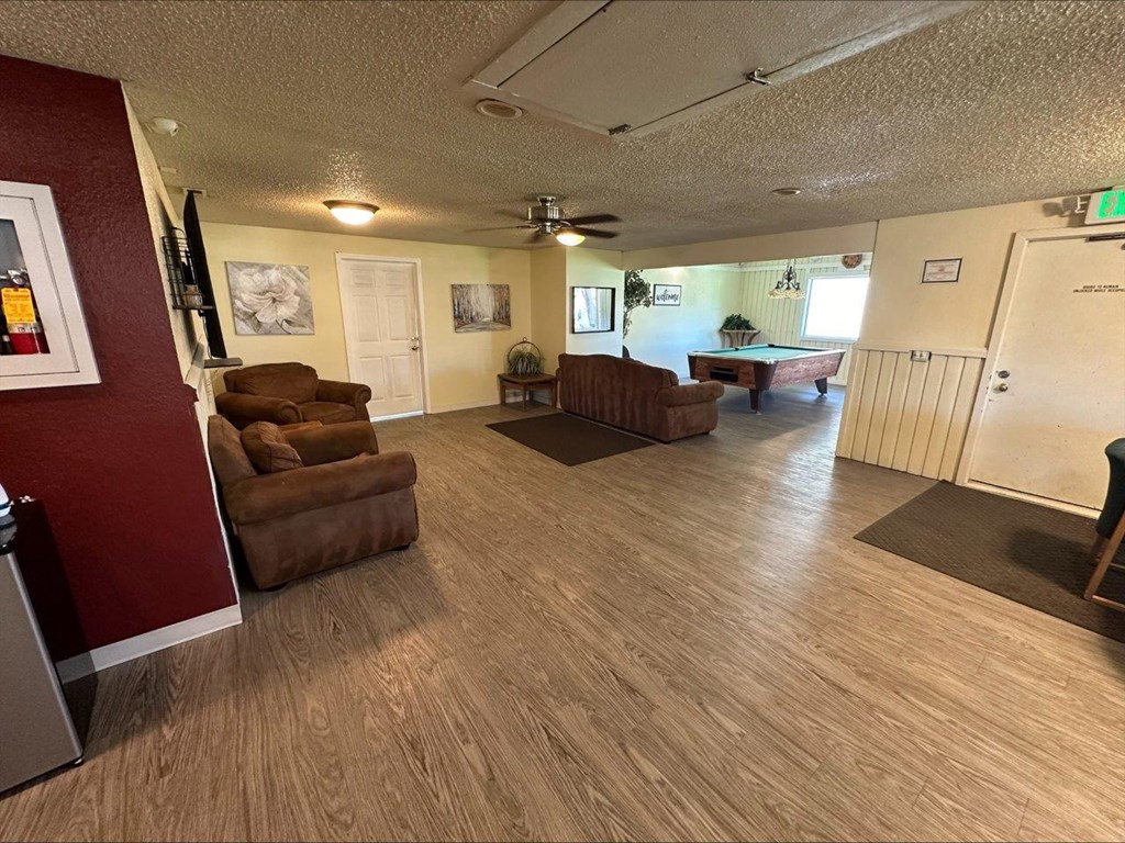 Clearwater Square Apartments in Kennewick, Washington Clubhouse Lounge