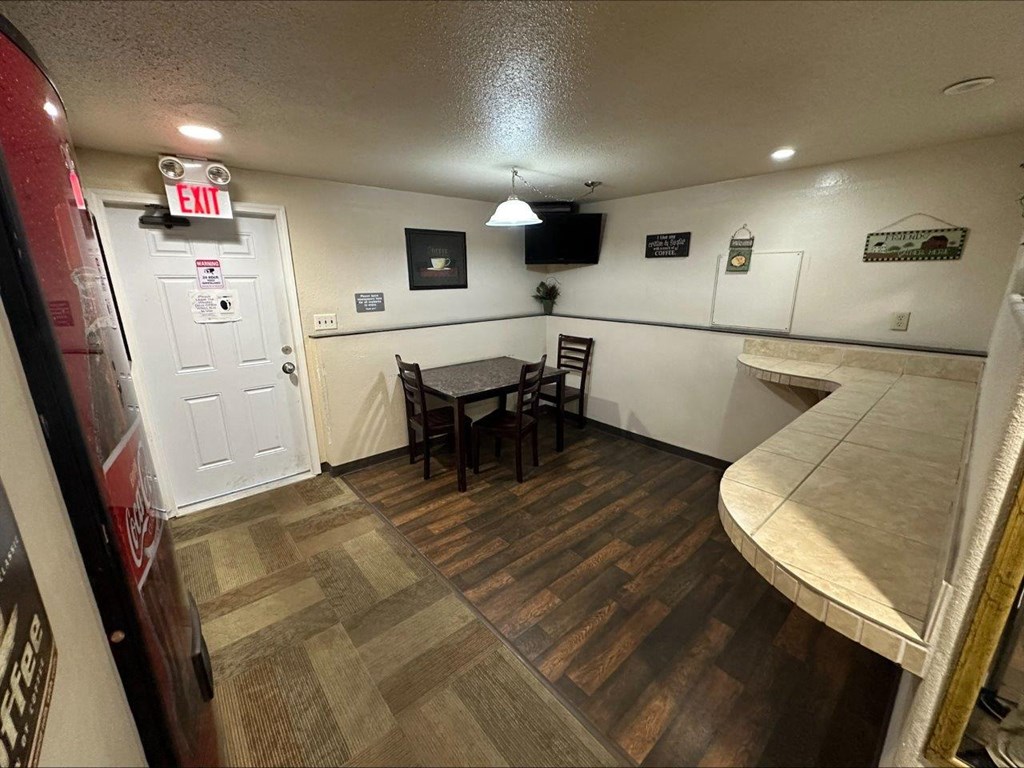 Clearwater Square Apartments in Kennewick, Washington Clubhouse Lounge
