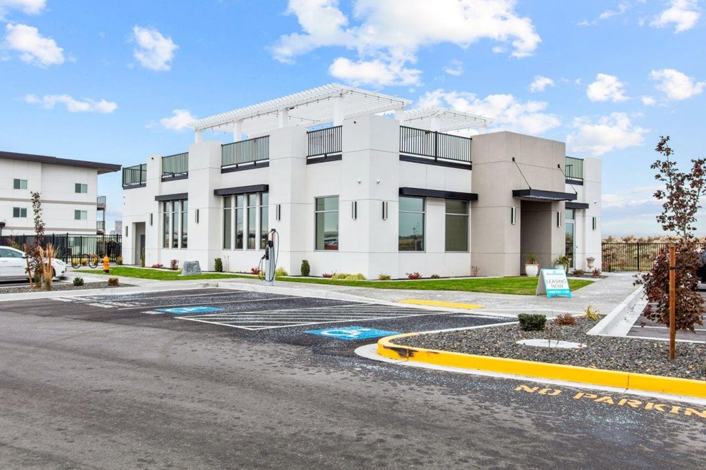 Columbia Riverwalk Exterior