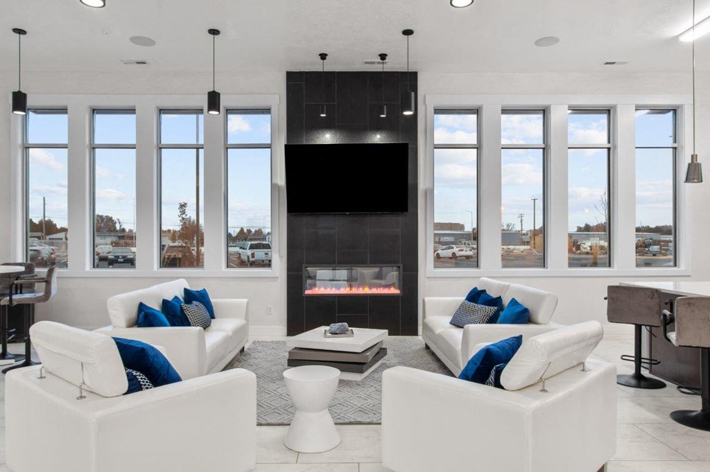 Columbia Riverwalk Clubhouse Lounge