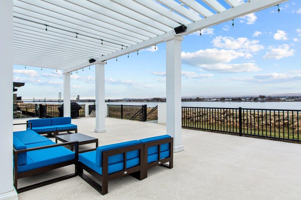 Columbia Riverwalk Clubhouse Patio