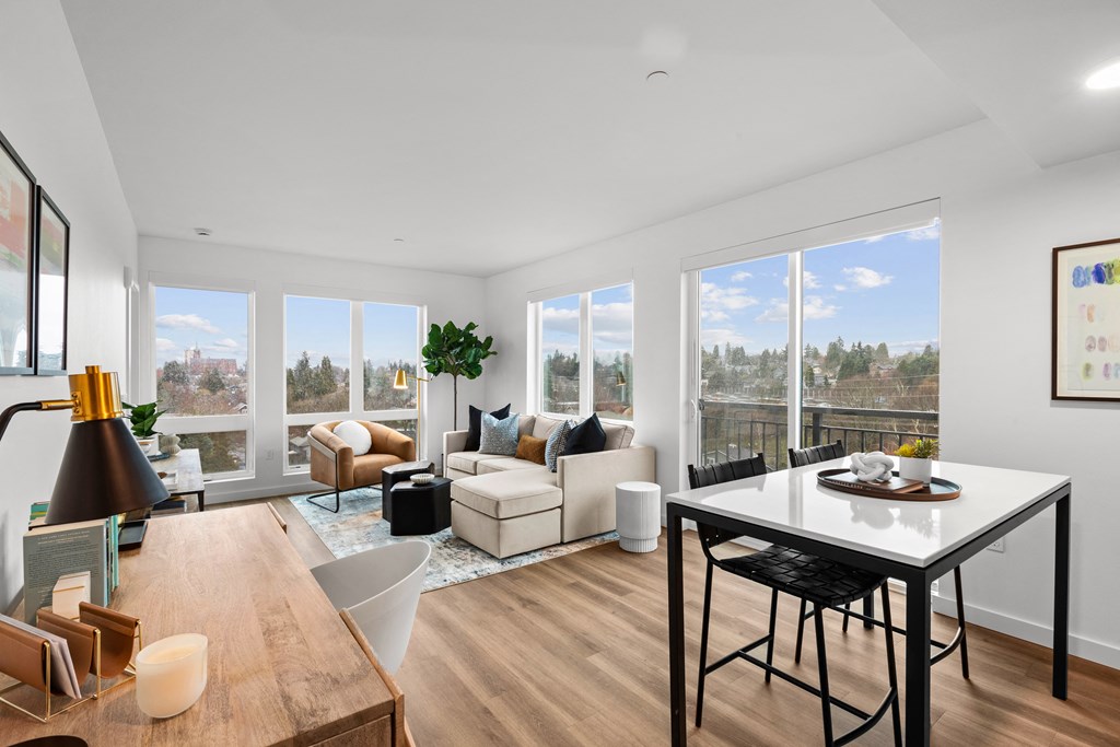 Corner 63 Apartments dining room