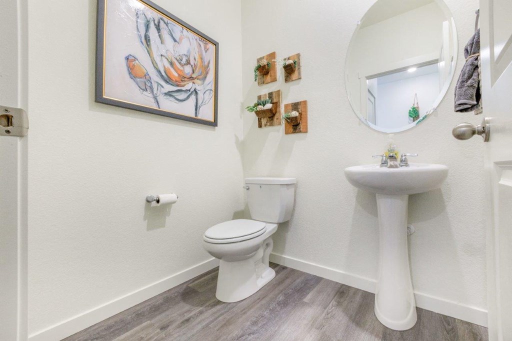 Cottonwood Hollow Model Bathroom
