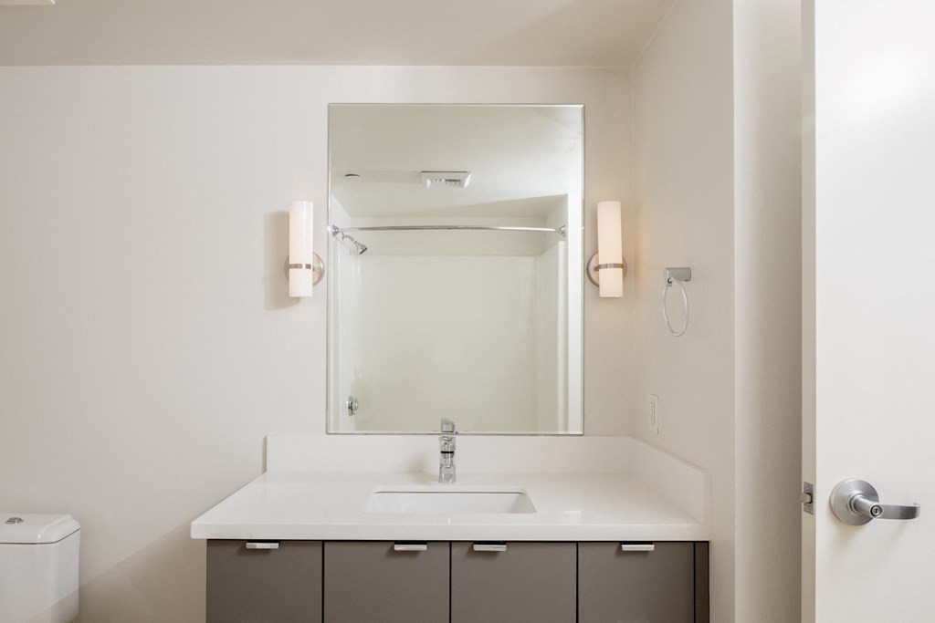 Crane Flats and Lofts Bathroom