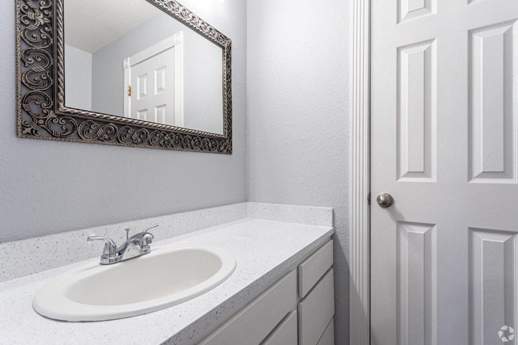 Curtis Meadow Apartments in Boise, Idaho Bathroom