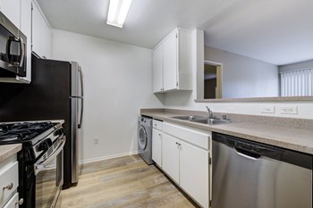 Cypress Villas Apartments Kitchen - Photo Gallery 5