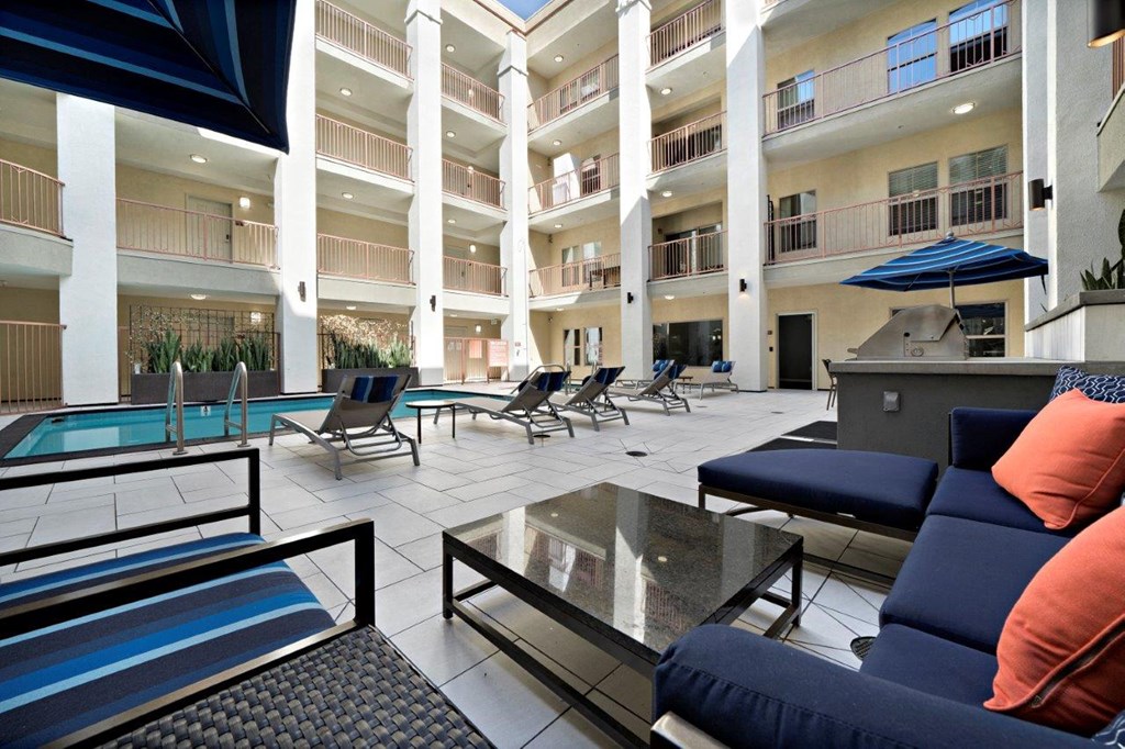 Boulevard on Wilshire Pool Seating and BBQ