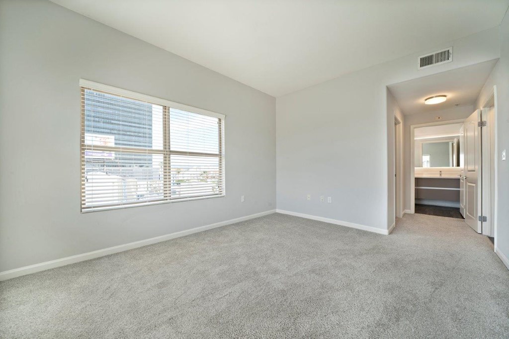 Boulevard on Wilshire Large Bedroom with Attached Bathroom Boulevard on Wilshire Large Bedroom with Attached Bathroom