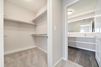 Boulevard on Wilshire Walk In Closet and Bathroom Boulevard on Wilshire Walk In Closet and Bathroom - Photo Gallery 6