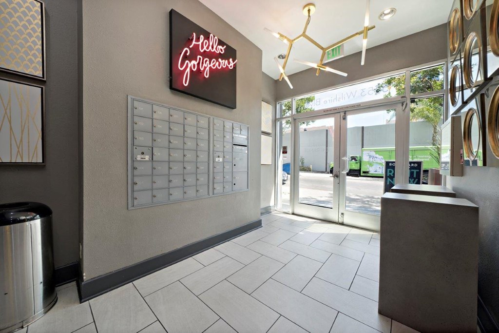 Boulevard on Wilshire Entrance with Mailboxes