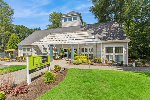 A building with a sign that says