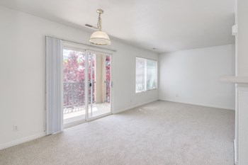 Heritage at Draper Apartments Dining Room - Photo Gallery 4